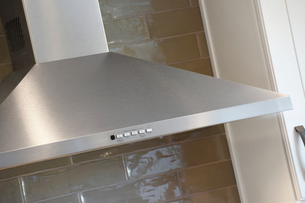 Inspiration for a transitional kitchen remodel in Orange County