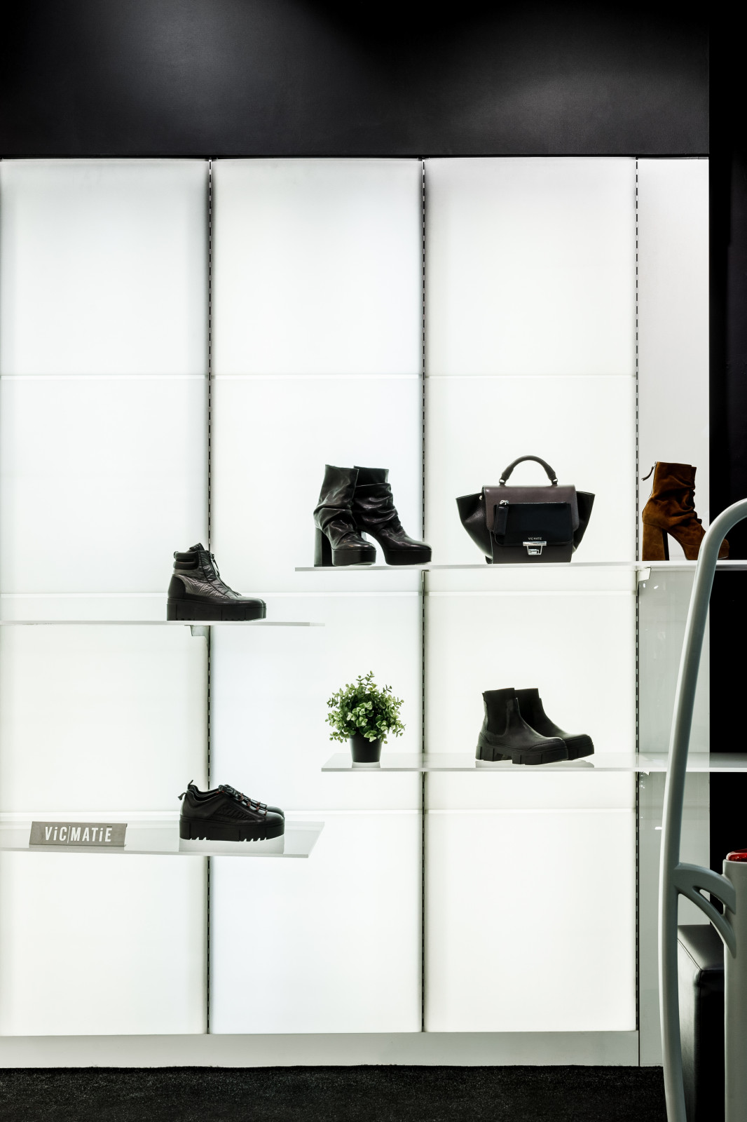 Магазин мультибрендовой обуви VIC MATIE (ТРК "Сити Центр")