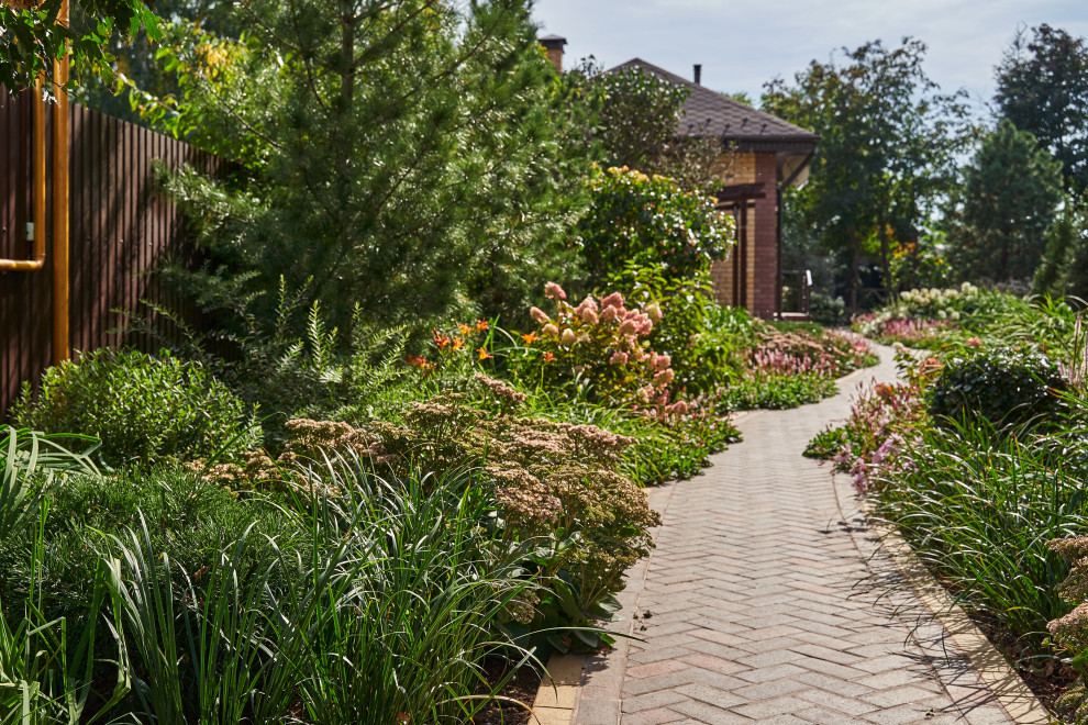 Сад в розовой дымке