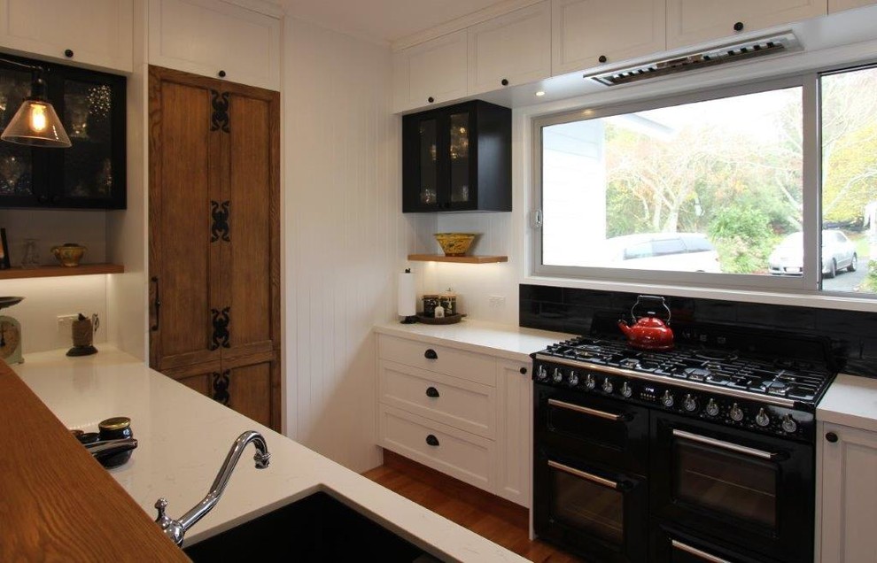 Design ideas for a country kitchen in Auckland.