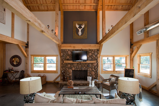 Georgia Barn Home modern-wohnbereich