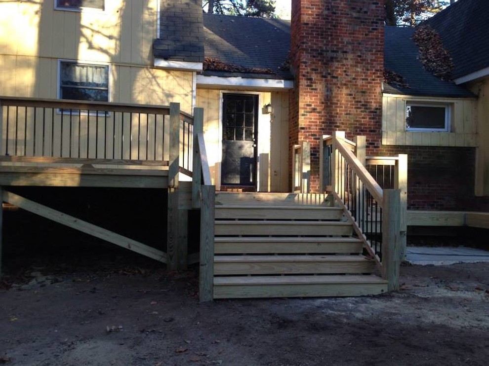 Example of a mid-sized transitional backyard deck design in Raleigh with no cover