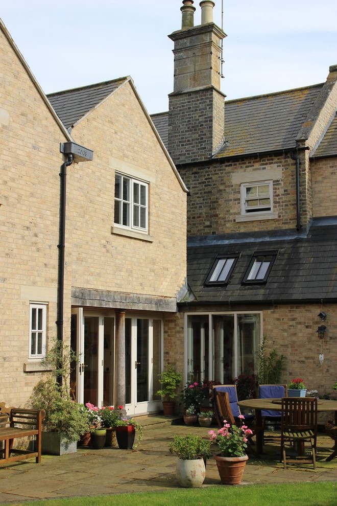 Design ideas for a traditional exterior in Cambridgeshire.