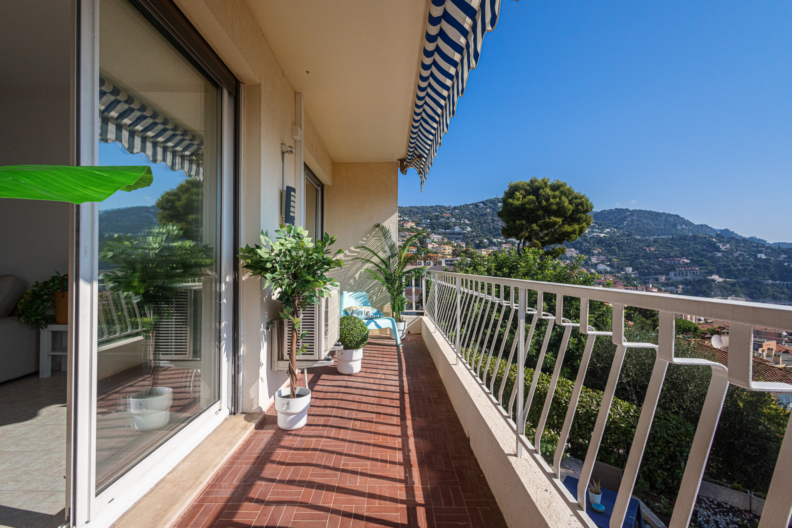 Mise en scène pour la vente, allée des marguerites, Villefranche sur mer