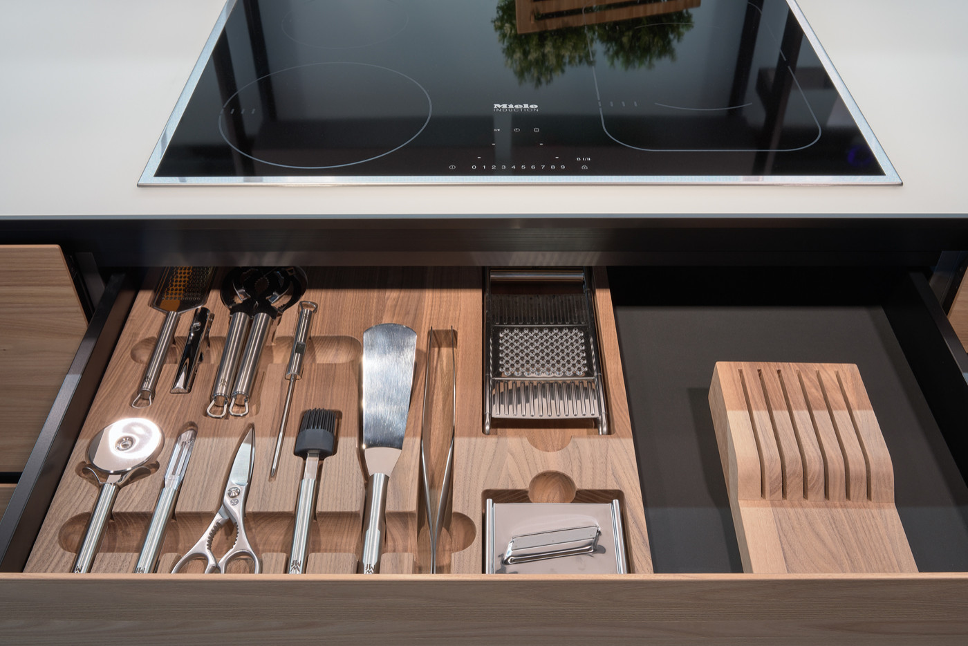 Мебель и аксессуары для кухни.