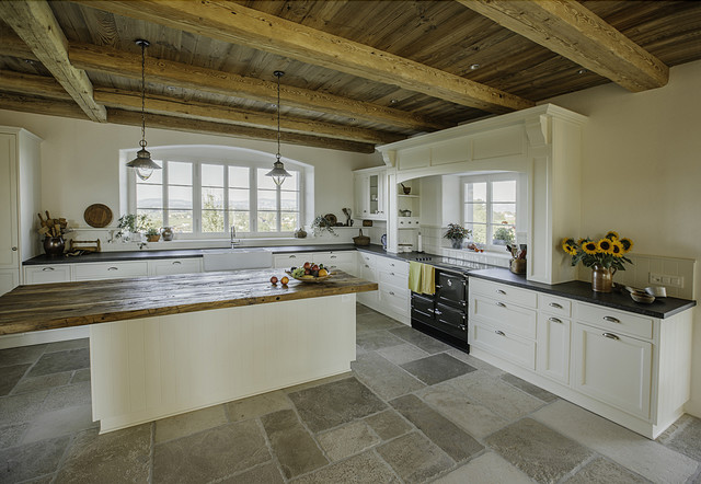 Landhausküche in schweizer Bauernhaus - Landhausstil - Küche - Essen