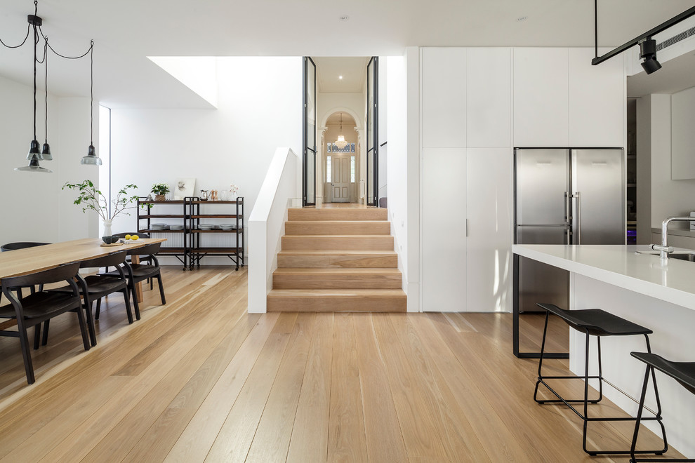 Inspiration for a contemporary eat-in kitchen in Melbourne.