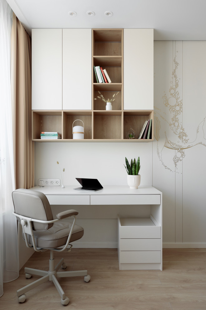 Design ideas for a contemporary home office in Moscow.