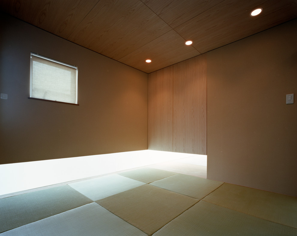 Inspiration for a medium sized world-inspired guest bedroom in Tokyo with beige walls, tatami flooring, no fireplace, a plastered fireplace surround and beige floors.