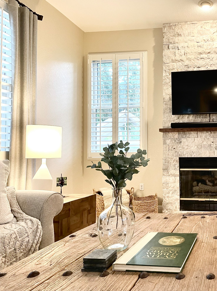 Example of a transitional home design design in Denver