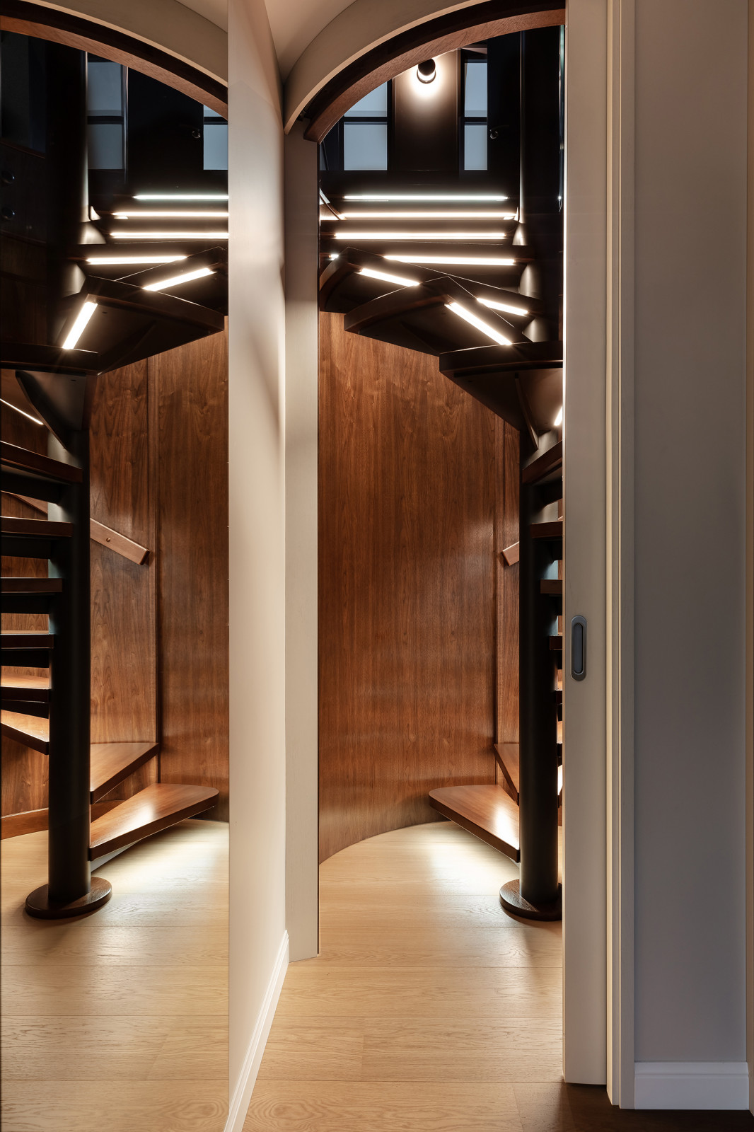 Дом с потайной лестницей