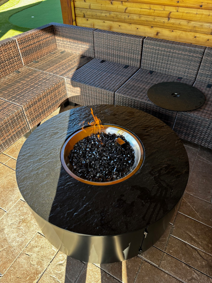 Patio - transitional patio idea in Vancouver
