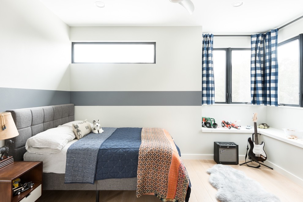 Inspiration for a contemporary kids' bedroom for boys in Austin with white walls and light hardwood floors.