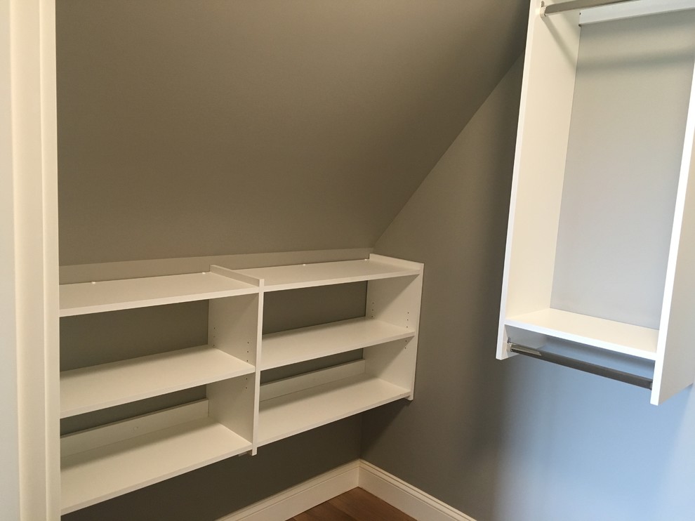 Example of a mid-sized transitional home design design