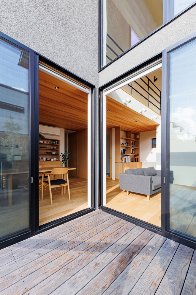 Стильный дизайн: балкон и лоджия среднего размера в скандинавском стиле с растениями в контейнерах - последний тренд