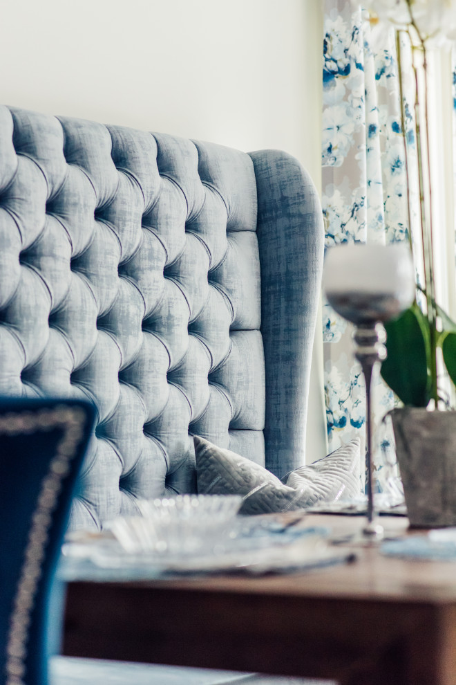 Transitional home design photo in Toronto