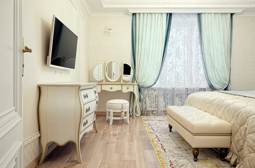 Inspiration for a traditional bedroom in Moscow with beige walls, light hardwood floors, no fireplace and beige floor.
