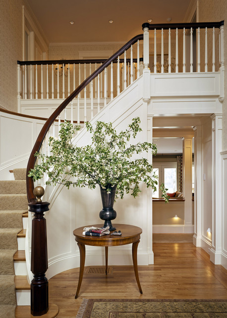 Traditional Staircase classique-escalier