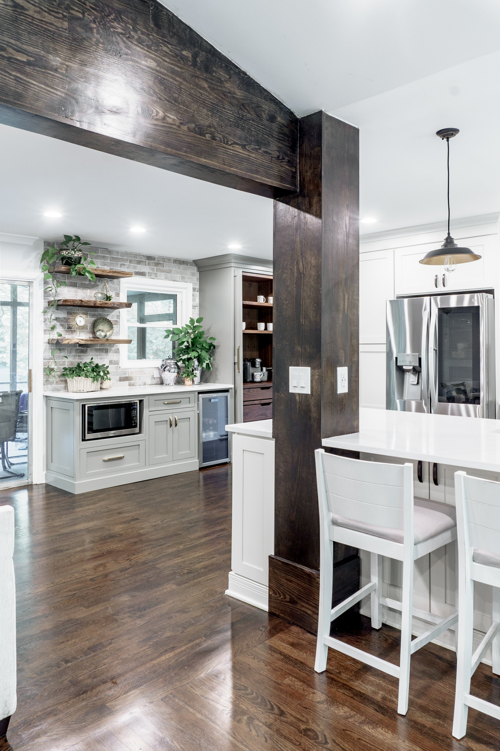 ATLANTA - Modern Rustic Warm kitchen