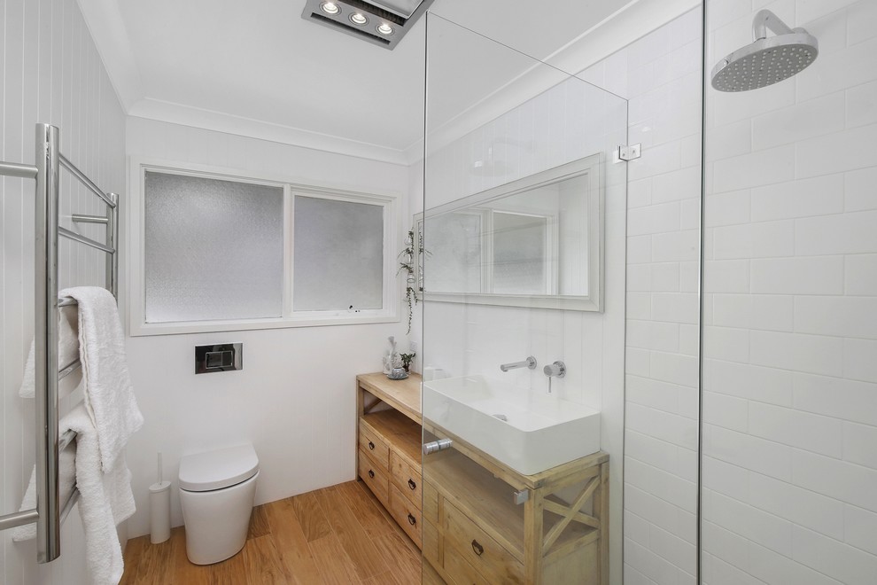 This is an example of a beach style bathroom in Sydney.
