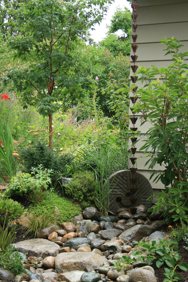 Inspiration for an asian landscaping in Seattle.