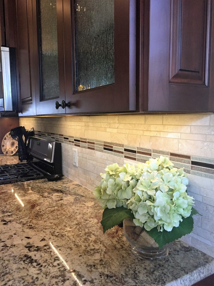 Transitional kitchen photo in Phoenix