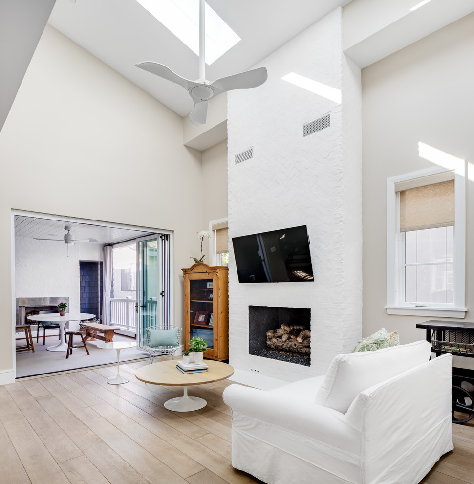 Transitional home design photo in Orange County