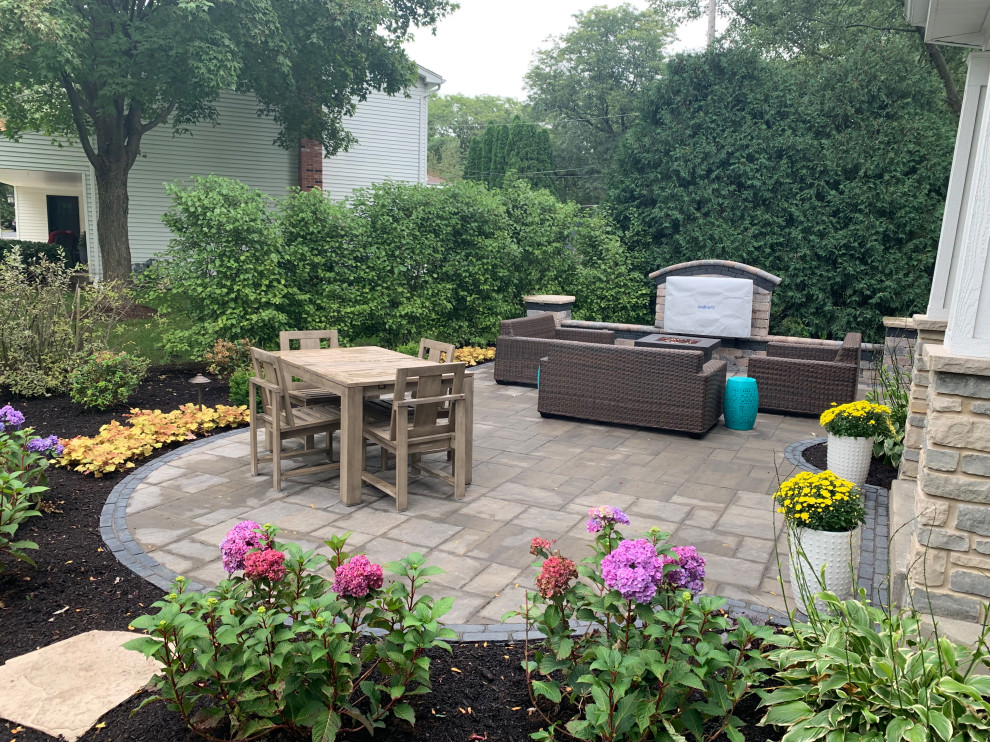 Patio - patio idea in Chicago