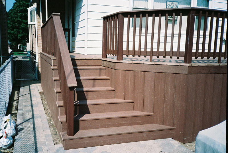 Inspiration for a small rustic backyard deck remodel in Chicago