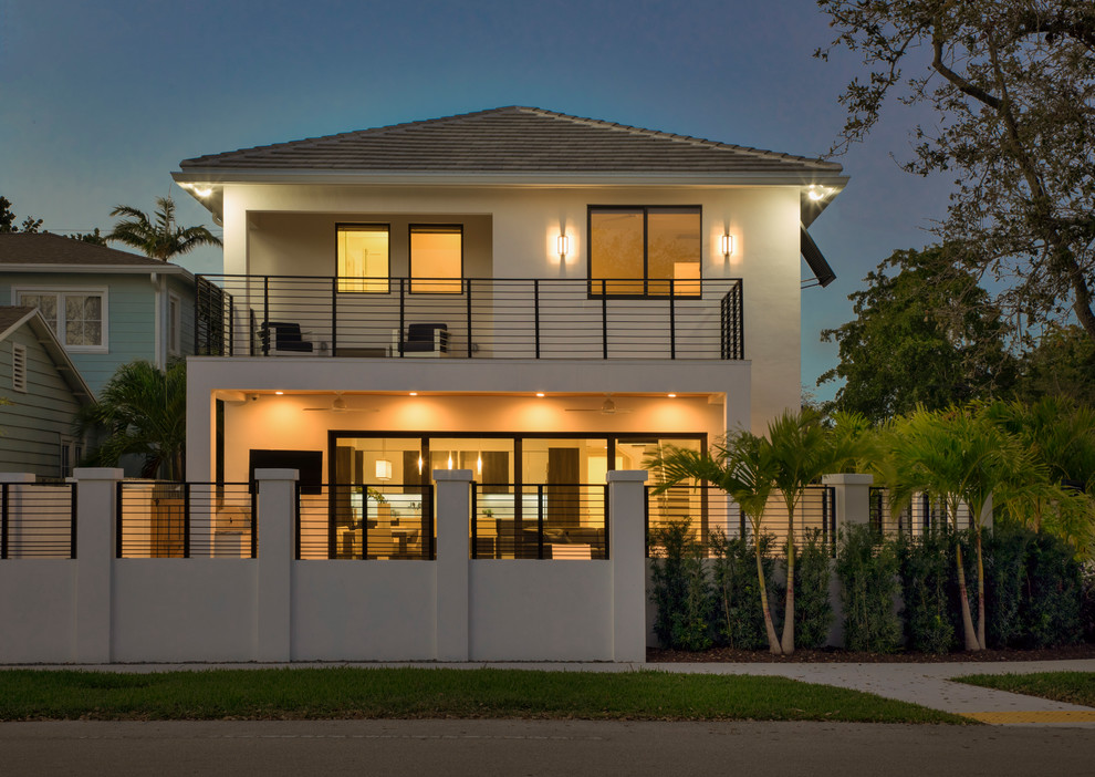 Design ideas for a mid-sized contemporary two-storey concrete white house exterior in Miami with a hip roof.