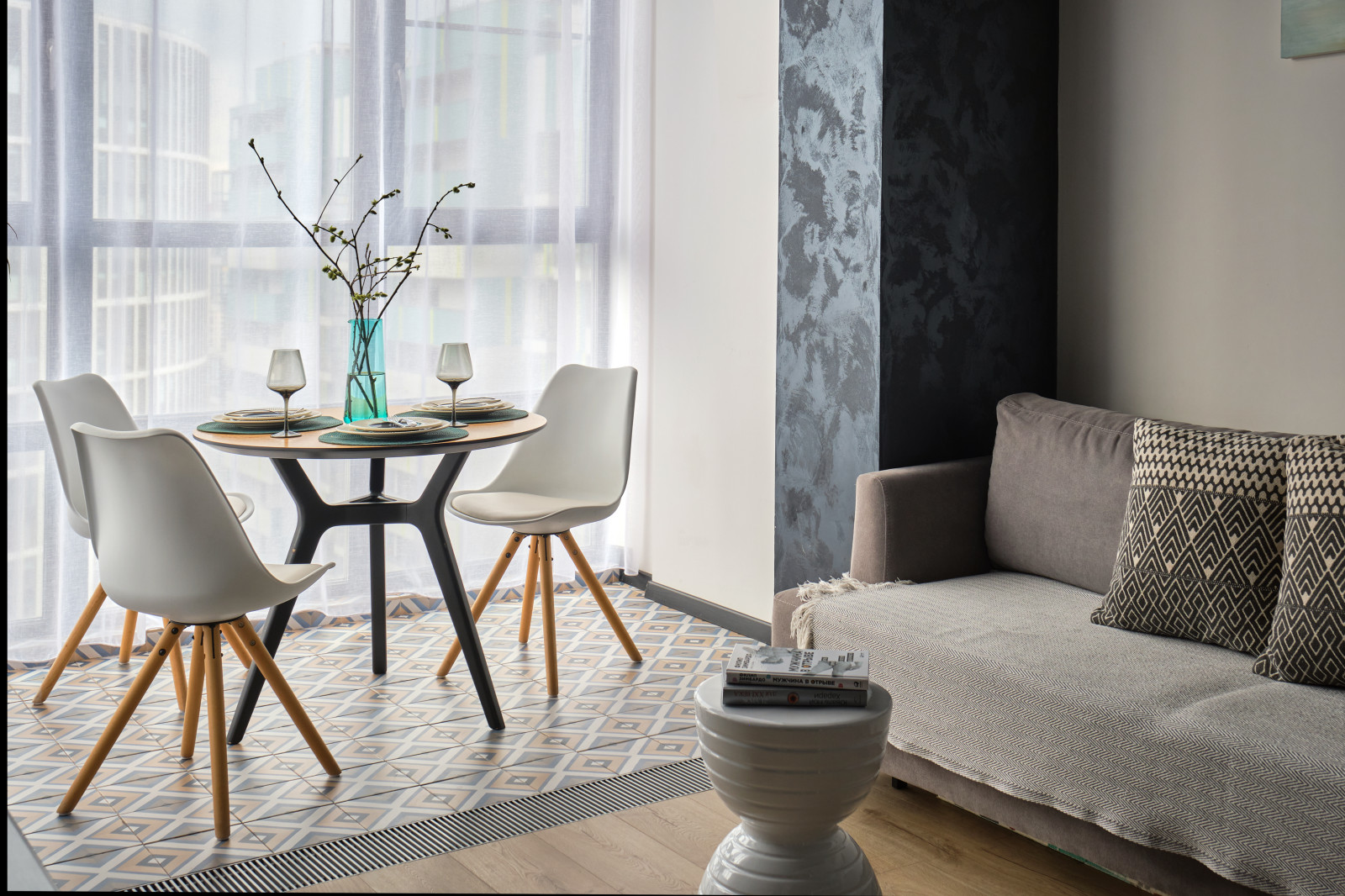 Современный интерьер для молодой семьи.