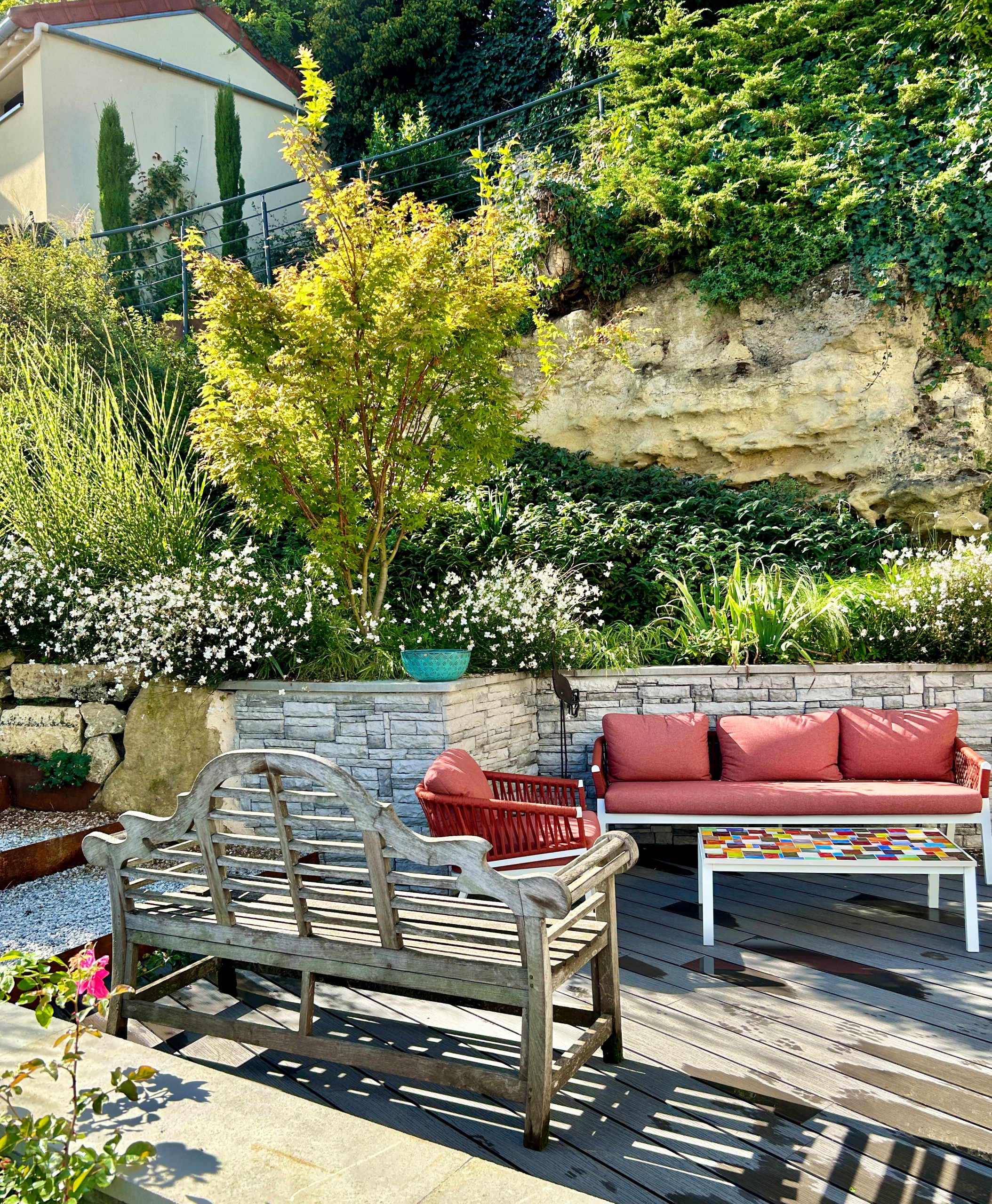 Jardin sur les falaises rocheuses