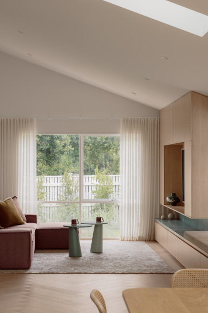 Hampton contemporary-living-room