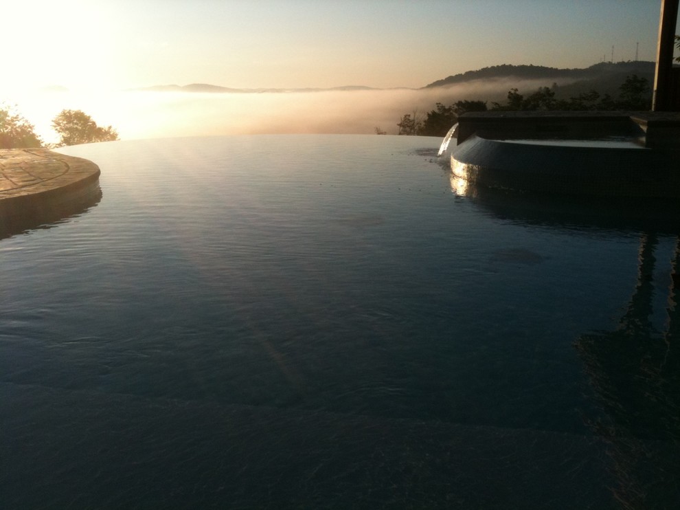 Example of a minimalist pool design in Montreal