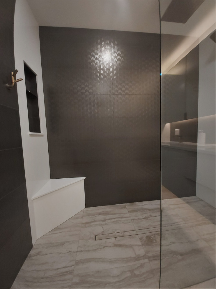 Barrhaven Modern Ensuite Bathroom