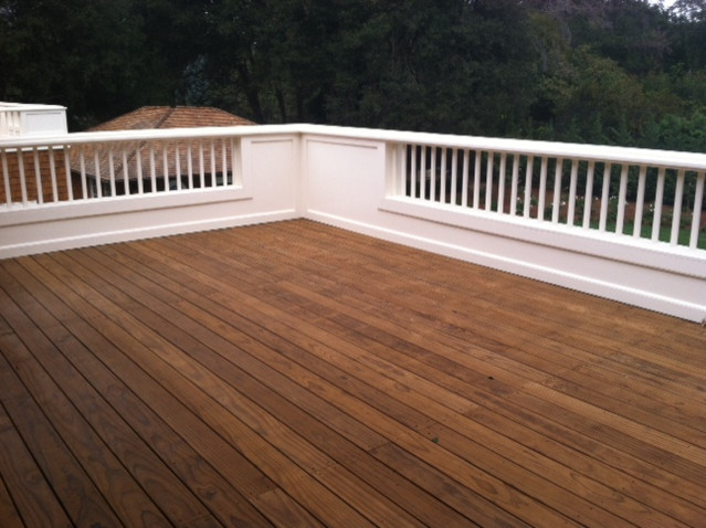 Photo of a transitional deck in San Francisco.