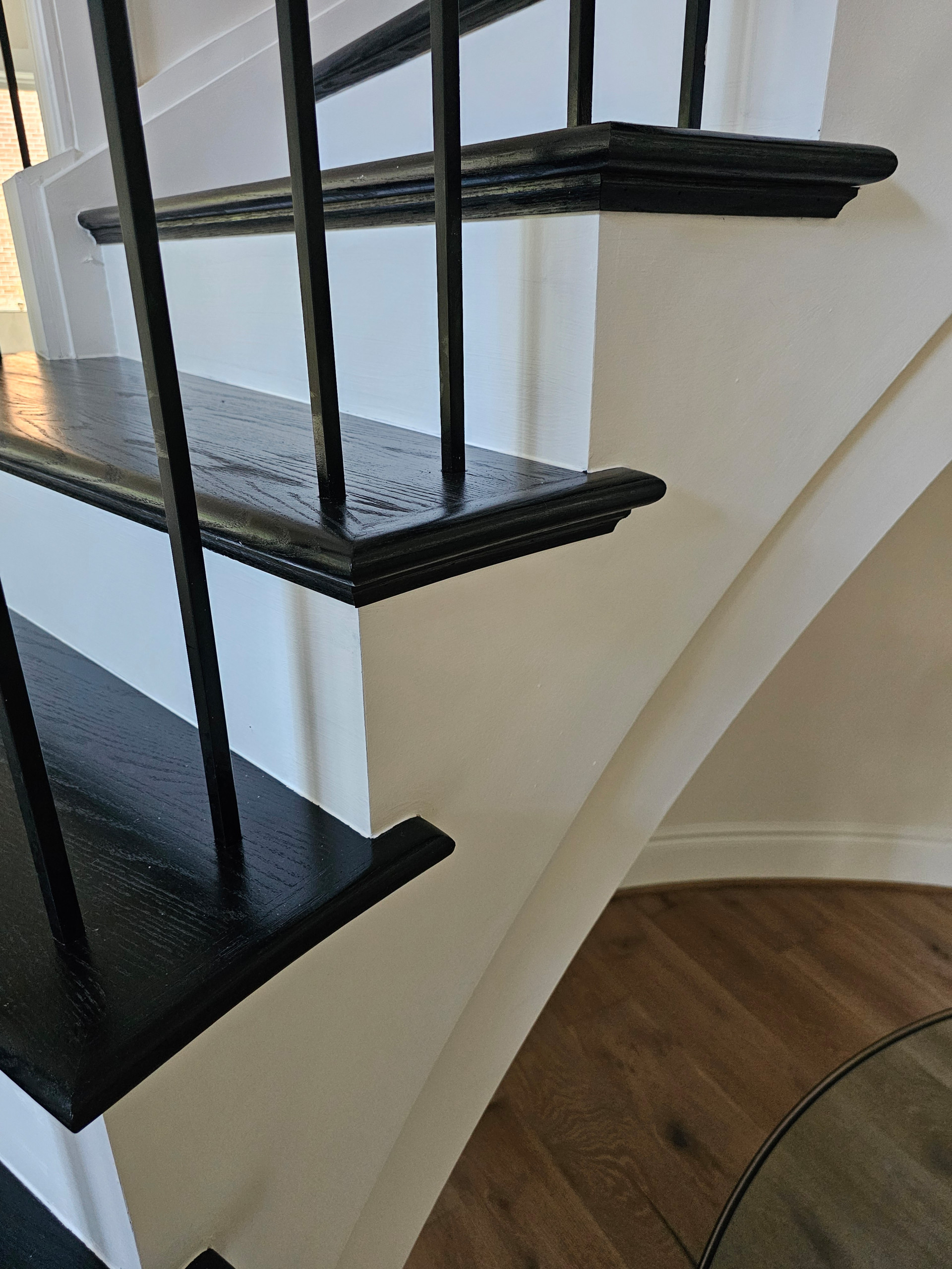Elegant Curve Elevates Modern Design, Mclean, VA 22101
