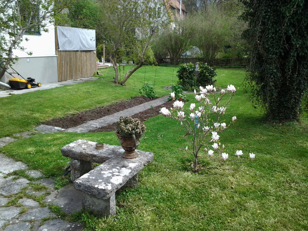 This is an example of a scandinavian garden in Other.
