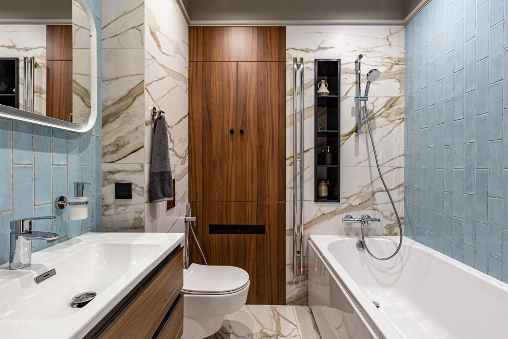 This is an example of a contemporary bathroom in Saint Petersburg.