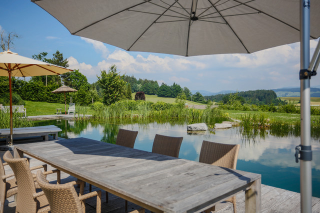 Swimming-Teich in den Bergen casa-de-campo-terraza-y-balcon