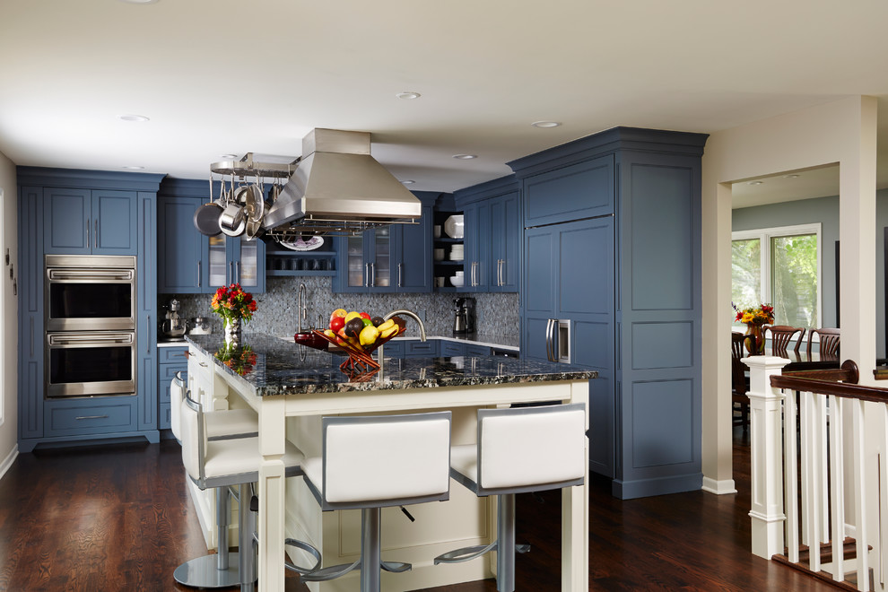 Transitional kitchen photo in Minneapolis