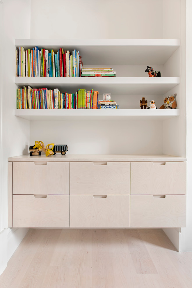 Design ideas for a scandinavian kids' room for kids 4-10 years old in Melbourne with light hardwood floors.