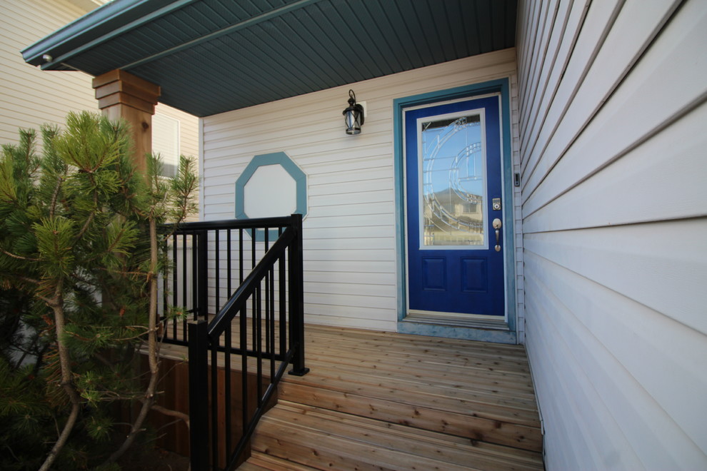 Example of a small mountain style deck design in Calgary