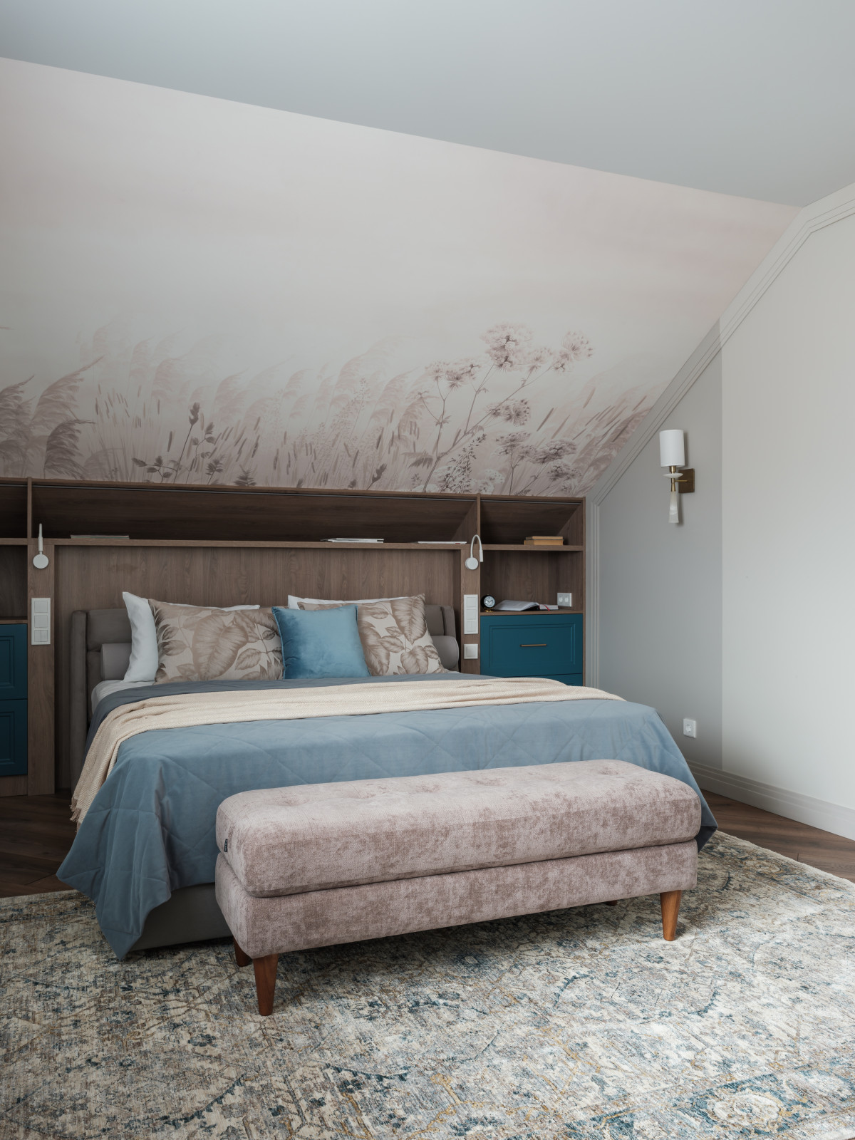 Двухэтажный дом с террасой площадью 170 м²