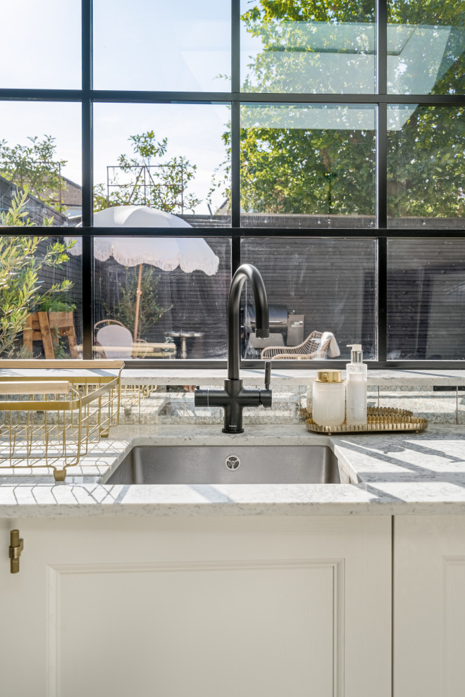Wyncham Avenue Living Areas & Kitchen