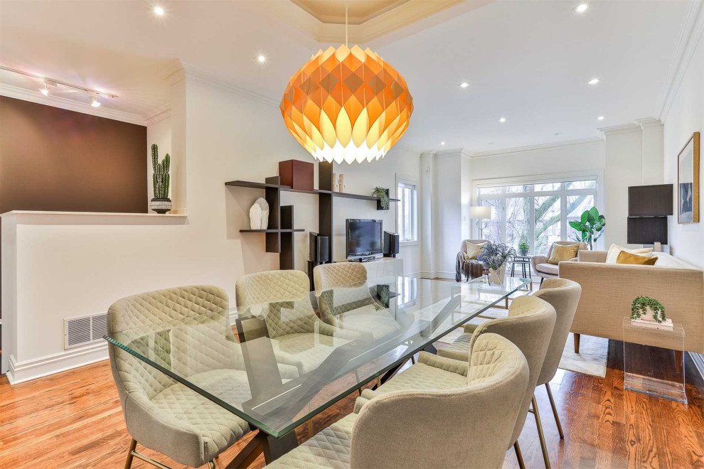 Example of a transitional dining room design in Toronto