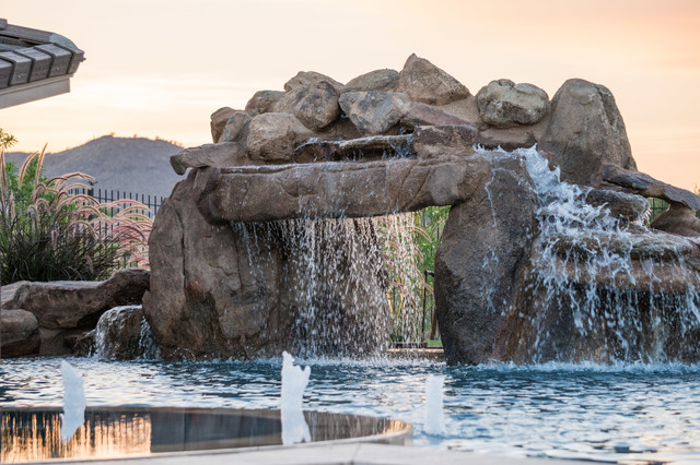 Natural Stone Freeform Pool + Perimeter Overflow Spa clasico-piscina