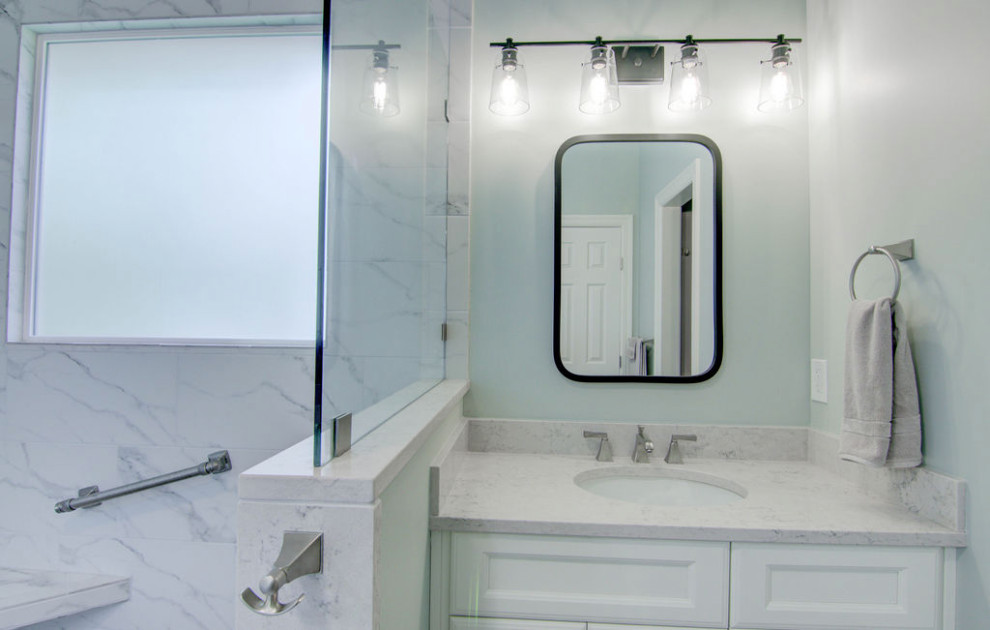 This is an example of a classic ensuite bathroom in Kansas City.