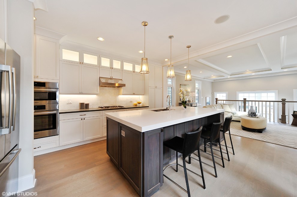 Example of a transitional kitchen design in Chicago