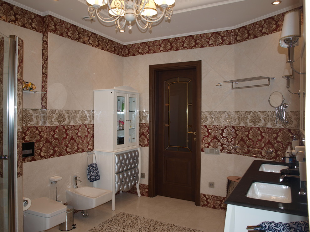 Дом на склоне холма